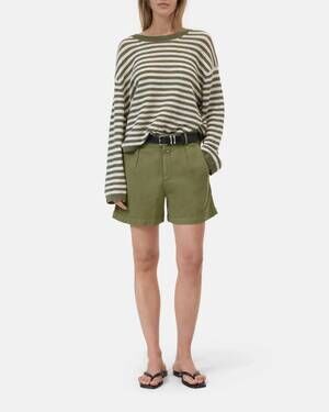 NEW CLOSED revyl short in hunter green